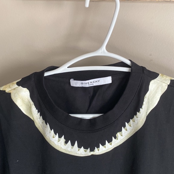 Givenchy t-shirt - Picture 2 of 3